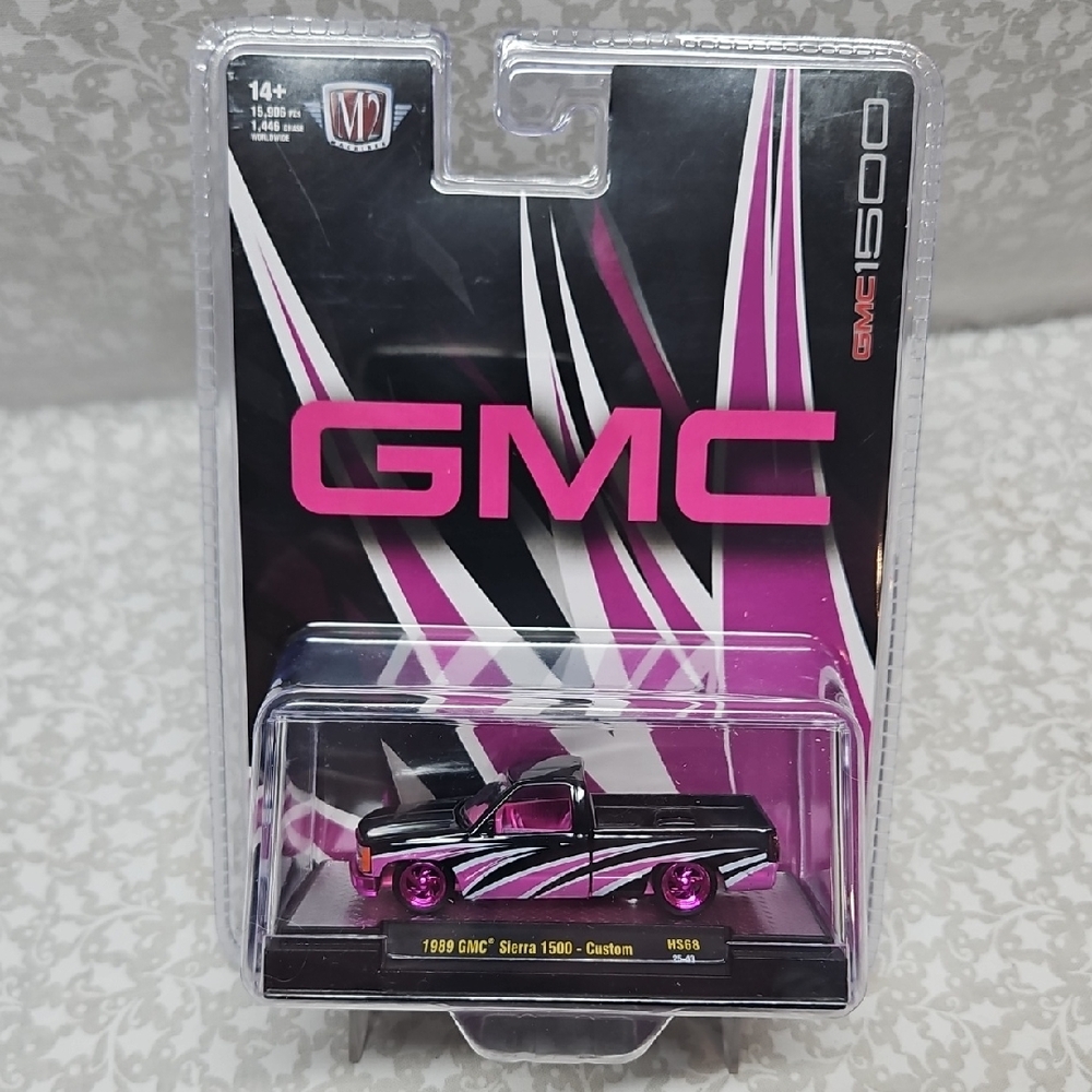 M2 Machines 1989 GMC Sierra 1500 Custom HS68 Black/Purple Chase